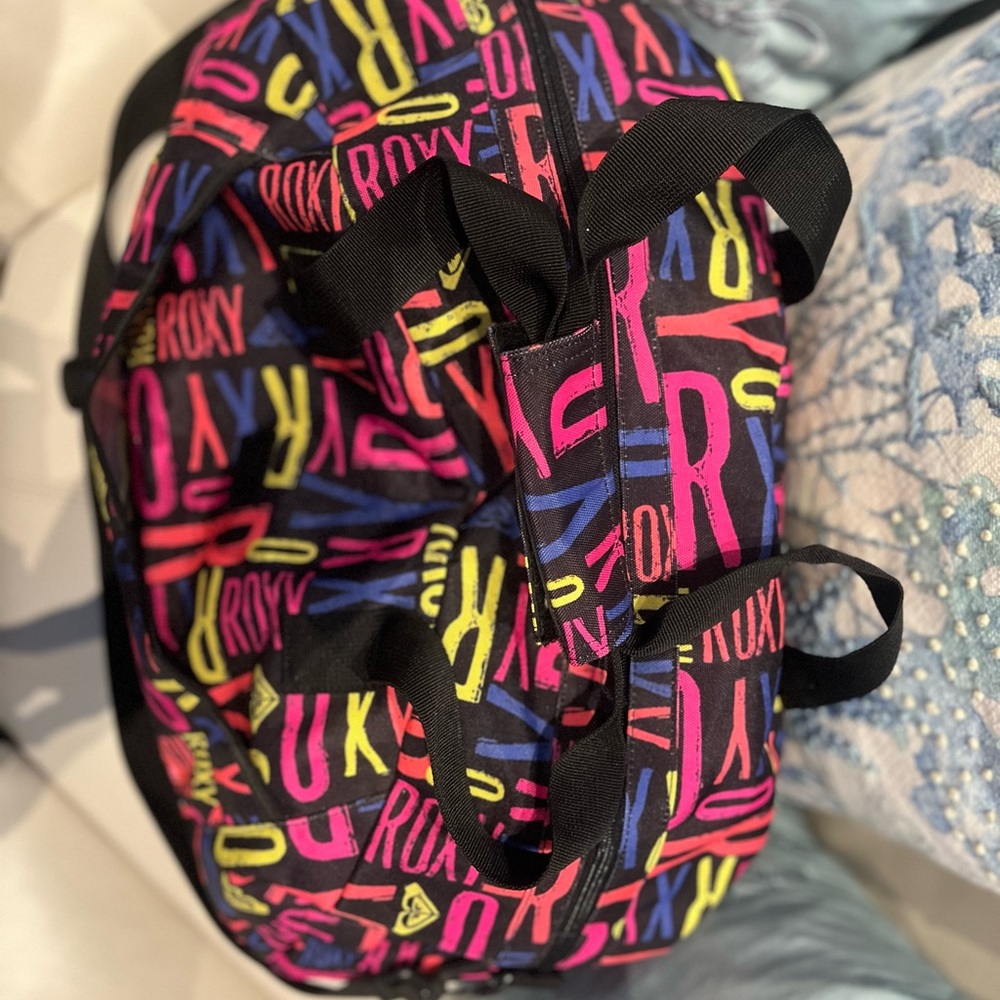 Brand New!!  Roxy Logo Duffel Bag - Picture 6 of 9